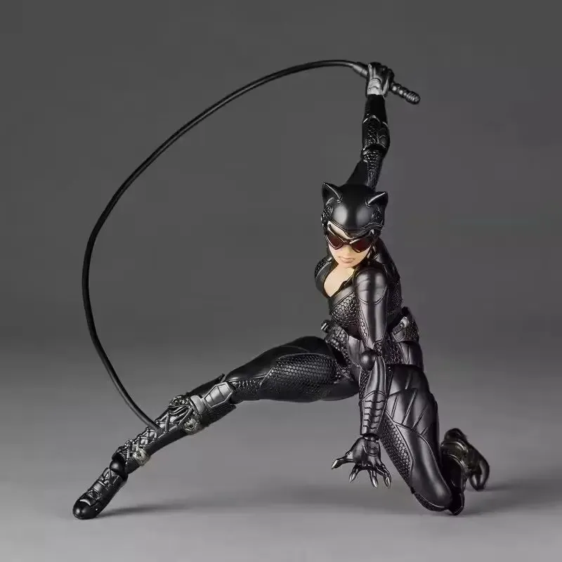 15cm Kaiyodo Revoltech Catwoma - огляд і ціна Model Kit Batman