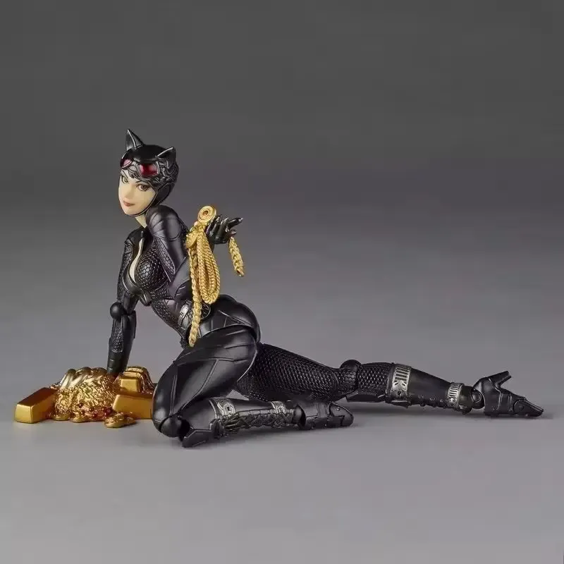 15cm Kaiyodo Revoltech Catwoma - огляд і ціна Model Kit Batman